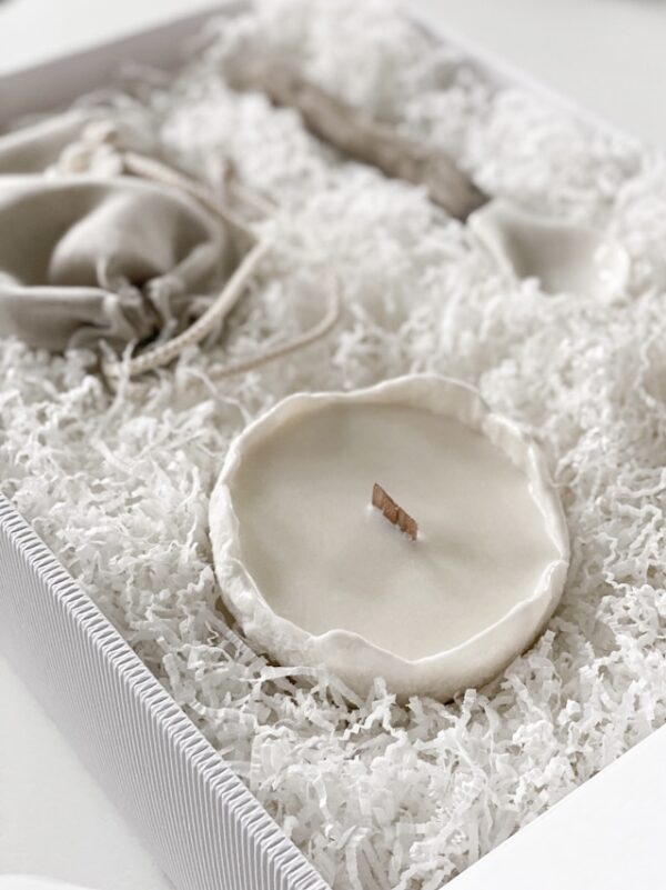 Unikalny prezent - zestaw ze świecą w porcelanowej miseczce
